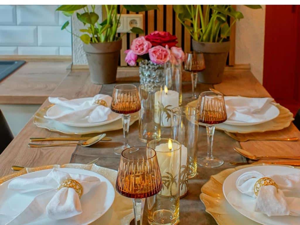 Gedeckter Tisch in der Ferienwohnung Sweethome Lutherstadt Wittenberg